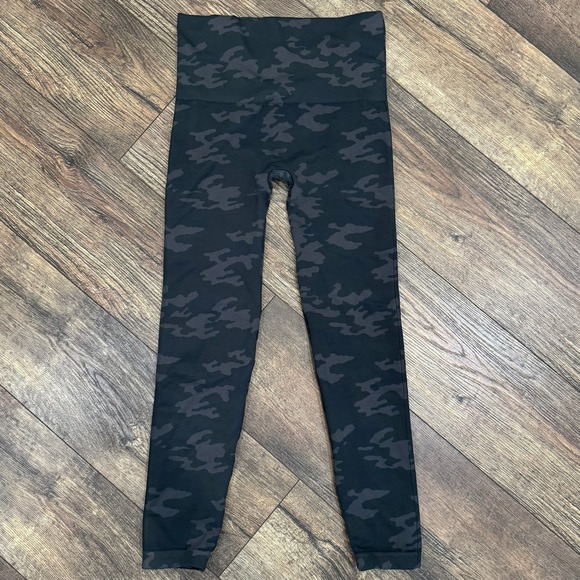 Spanx Look at Me Now Black‎ Camo Seamless High Rise Ankle Leggings Women's Large - Picture 2 of 5